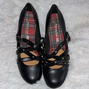 American Eagle outfitted stray Heel